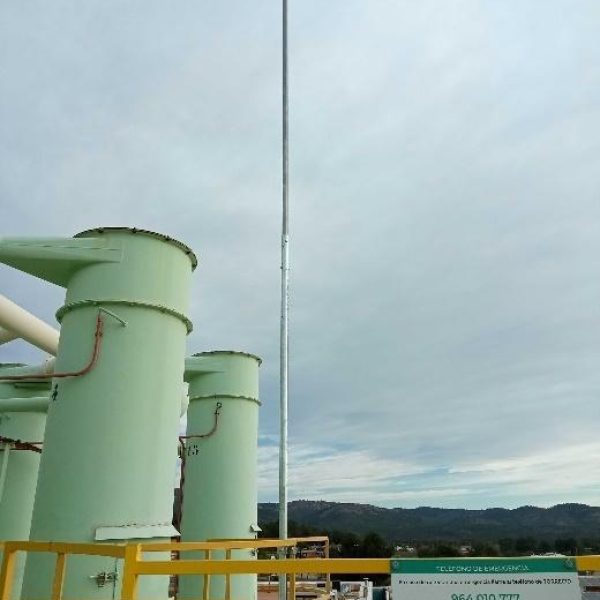 Cuatro estructuras moleculares de hidrocarburos aromáticos, incluyendo benceno y sus derivados sustituidos, representados en notación de esqueleto.