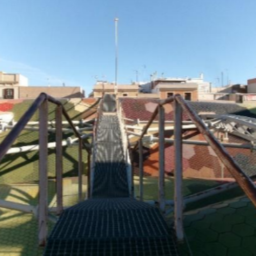 Una serie de espacios en blanco que sugieren la futura ubicación de logotipos o iconos en una página web o interfaz gráfica.